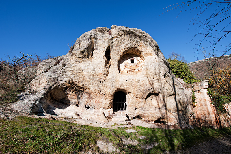 ermita-rupestre-de-arroyuelos-en-valderredible