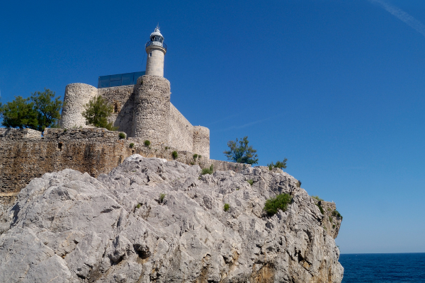 faro-de-castro-urdiales