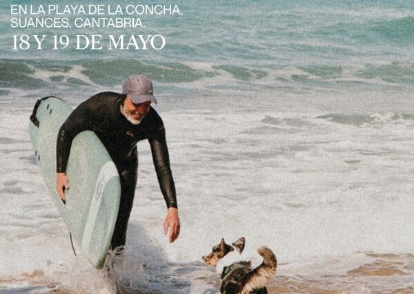 La playa de la Concha en Suances acoge la tercera edición de este campeonato de surf para perros